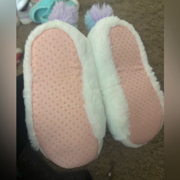 perfect condition size 7/8 slippers for toddlers - Picture 6 of 11